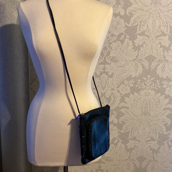 Clarks cross body leather black bag - Picture 2 of 9